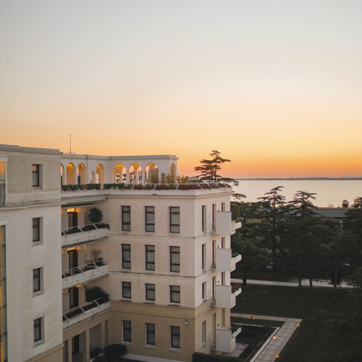 JW Marriott Hotels (@jwmarriott) on Twitter photo How to connect with nature in #Venice? Feast your eyes on a shining sunset view. <a href="/JWMVenice/">JW Marriott Venice</a> How to connect with nature in #Venice? Feast your eyes on a shining sunset view. <a href="/JWMVenice/">JW Marriott Venice</a>