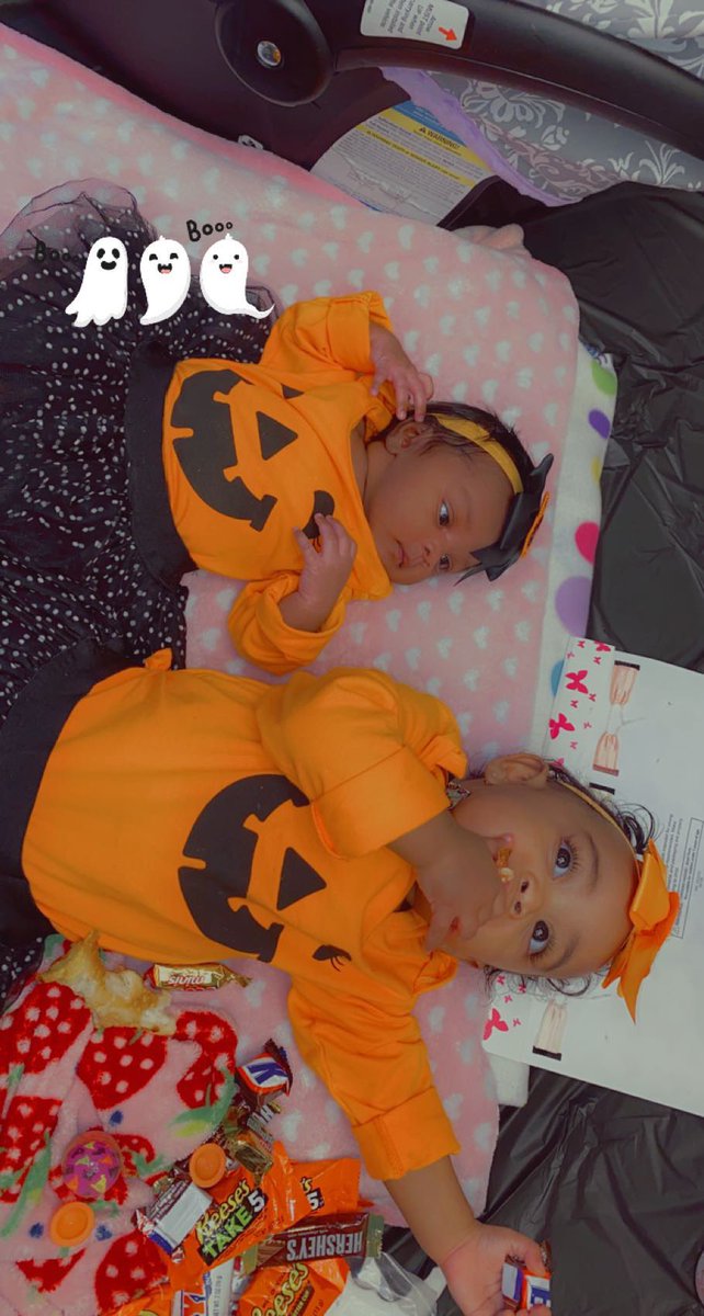 defnot_chrissy's tweet photo. “mommy of the cutest pumpkins in the patch “ 

the pumpkins: 
🥰 https://t.co/WUDoZc66tr