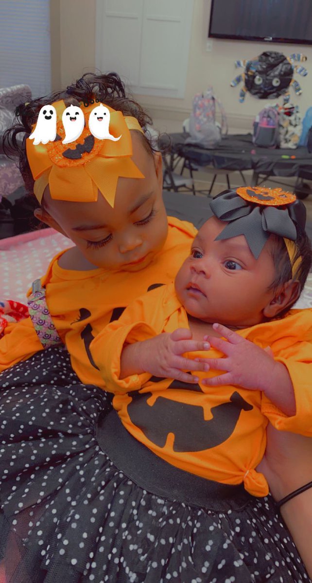 defnot_chrissy's tweet photo. “mommy of the cutest pumpkins in the patch “ 

the pumpkins: 
🥰 https://t.co/WUDoZc66tr