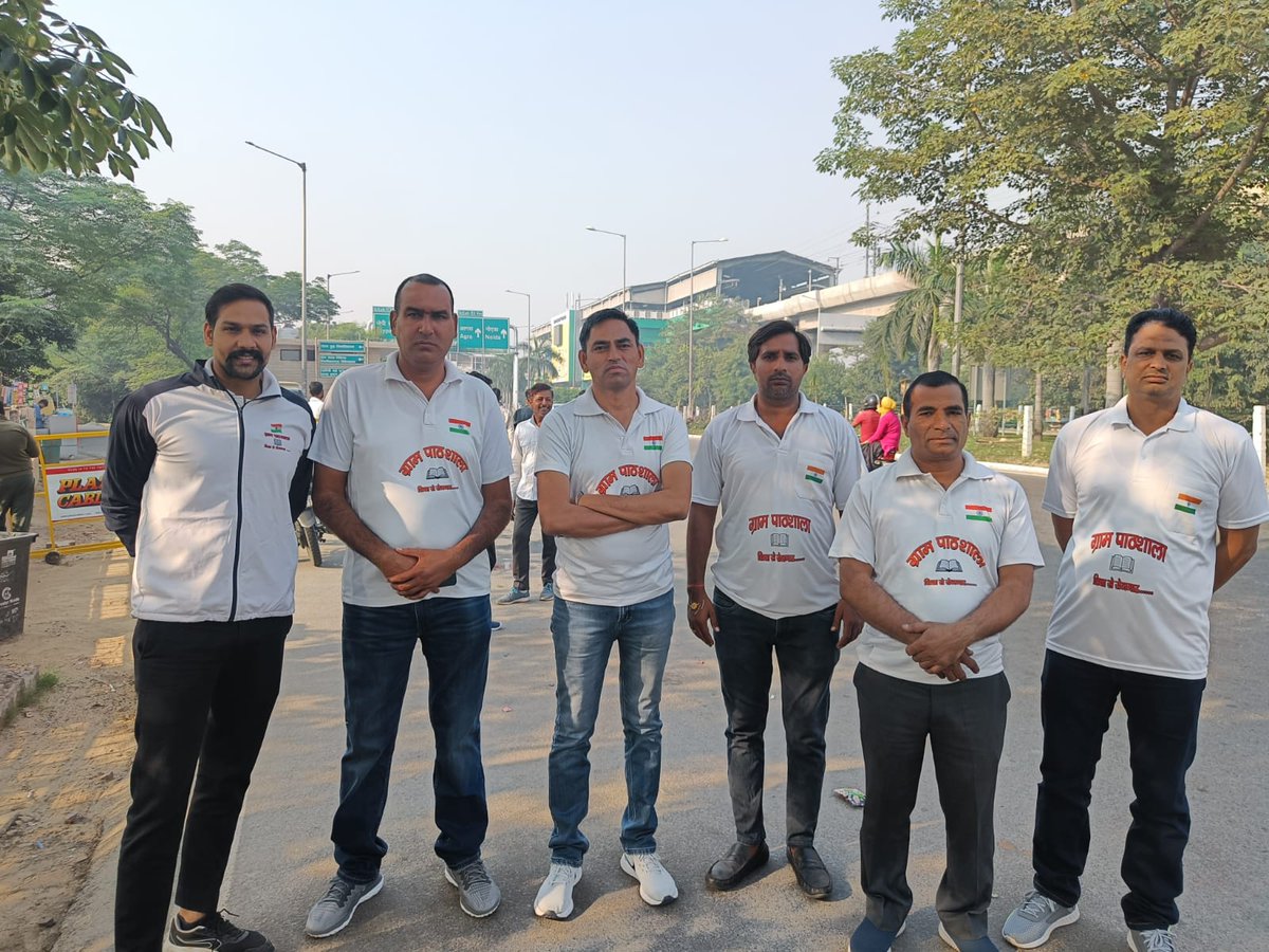 LalBahar2's tweet photo. आज रविवार है और हमेशा की तरह टीम ग्राम पाठशाला के सिपाही निकल पड़े हैं अपने मिशन पर।
आइये आज ग्रेटर नोएडा के गाँव सलारपुर में गाँव के बच्चों के लिए लाइब्रेरी निर्माण के लिए जन-जागरण करते हैं।
@narendramodi 
@myogiadityanath
@ZeeNews 
@ABVPDelhi 
@SonuSood 
@Grampathshala_ https://t.co/4rR1hrcRSV