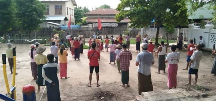 kuman_dra's tweet photo. Anti-coup daily strike: Sagaing's Shwebo. 🪧  #Oct31Coup  #FreezePaymentsToJunta     #WhatsHappeningInMyanmar https://t.co/7RtPNvQAse