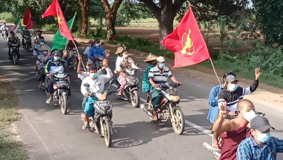kuman_dra's tweet photo. Anti-coup motorcycle strike: Sagaing's Budalin. 🪧  #Oct31Coup  #FreezePaymentsToJunta     #WhatsHappeningInMyanmar https://t.co/BtBlJJrxGS