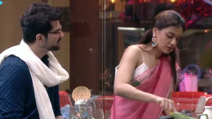 DivRaObsessed's tweet photo. Ganapati Napa Moriya 💕💙🥰#DivyaAgarwal #RaqeshBapat #DivyaKiArmy #RaqArmy #Raqeshians #DivRa ❤️😘🧿🧿 https://t.co/jfo6nvrPNo