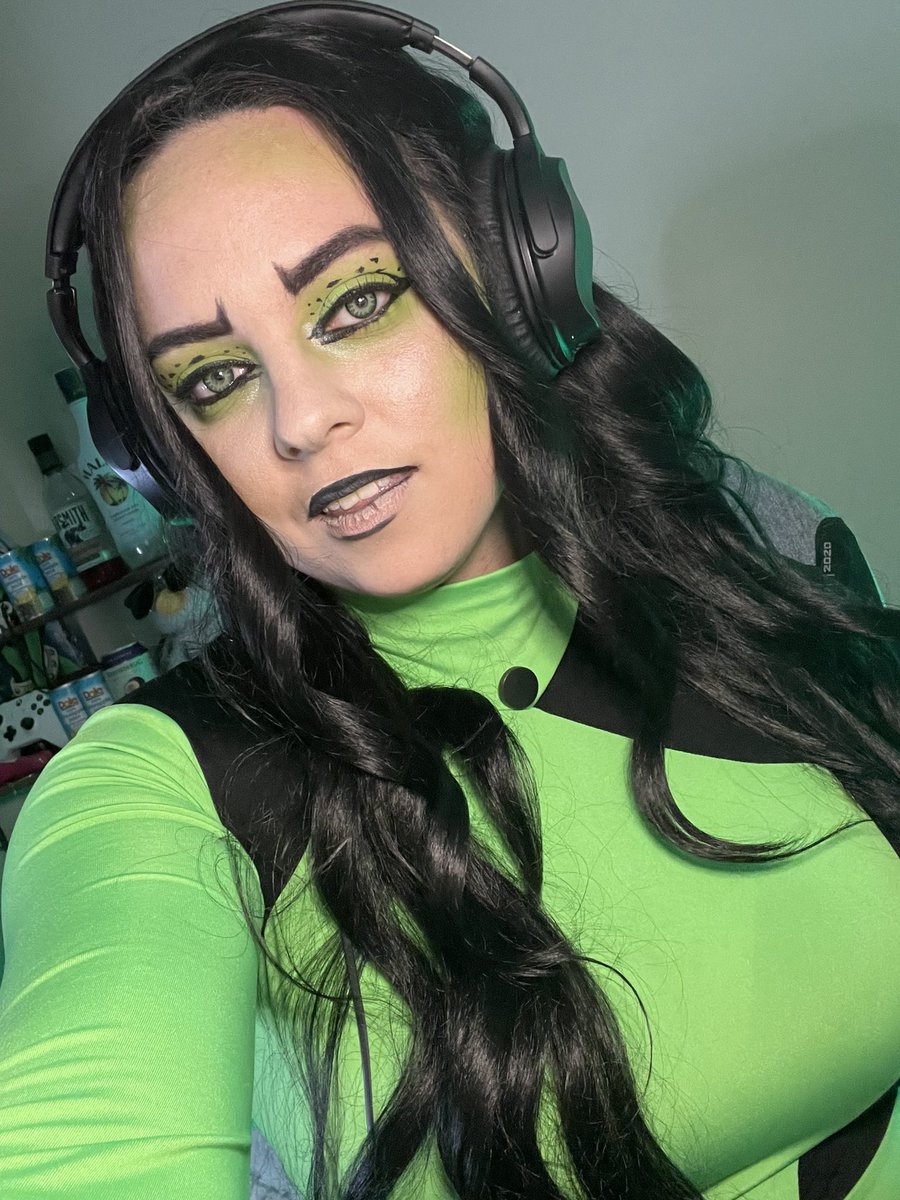 MsLallyBTTV's tweet photo. Shego I’m FULL FORCE tonight. 

Come celebrate 1 Year on twitch with me! Please!? 
#twitch #shego #kimpossible https://t.co/YrD07eT45z