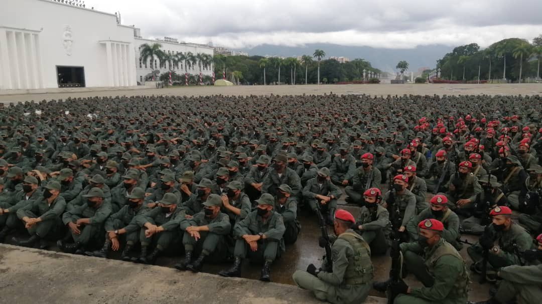 iaesen_umbv's tweet photo. #30Oct #Hoy nuestra Juventud Militar prepara su investidura de CADETES de la RBV, expresando el JURAMENTO ante Dios y la Bandera Nacional de Defender nuestra #PATRIA y sus Instituciones con LEALTAD ABSOLUTA, este acto regirá sus destinos como futuros líderes de nuestra FANB. https://t.co/7sjToqRScy