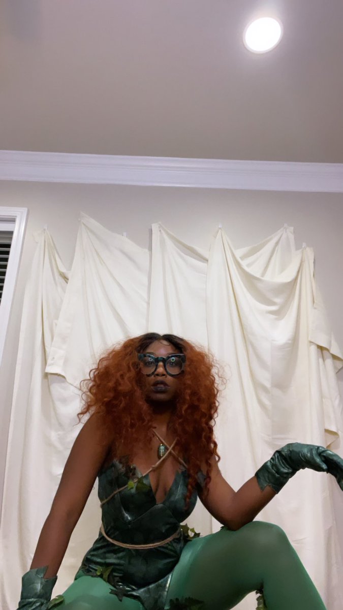 strangerootz's tweet photo. Just another day being a seductive bisexual villain #thatgirlispoison https://t.co/Hk6642JyYG