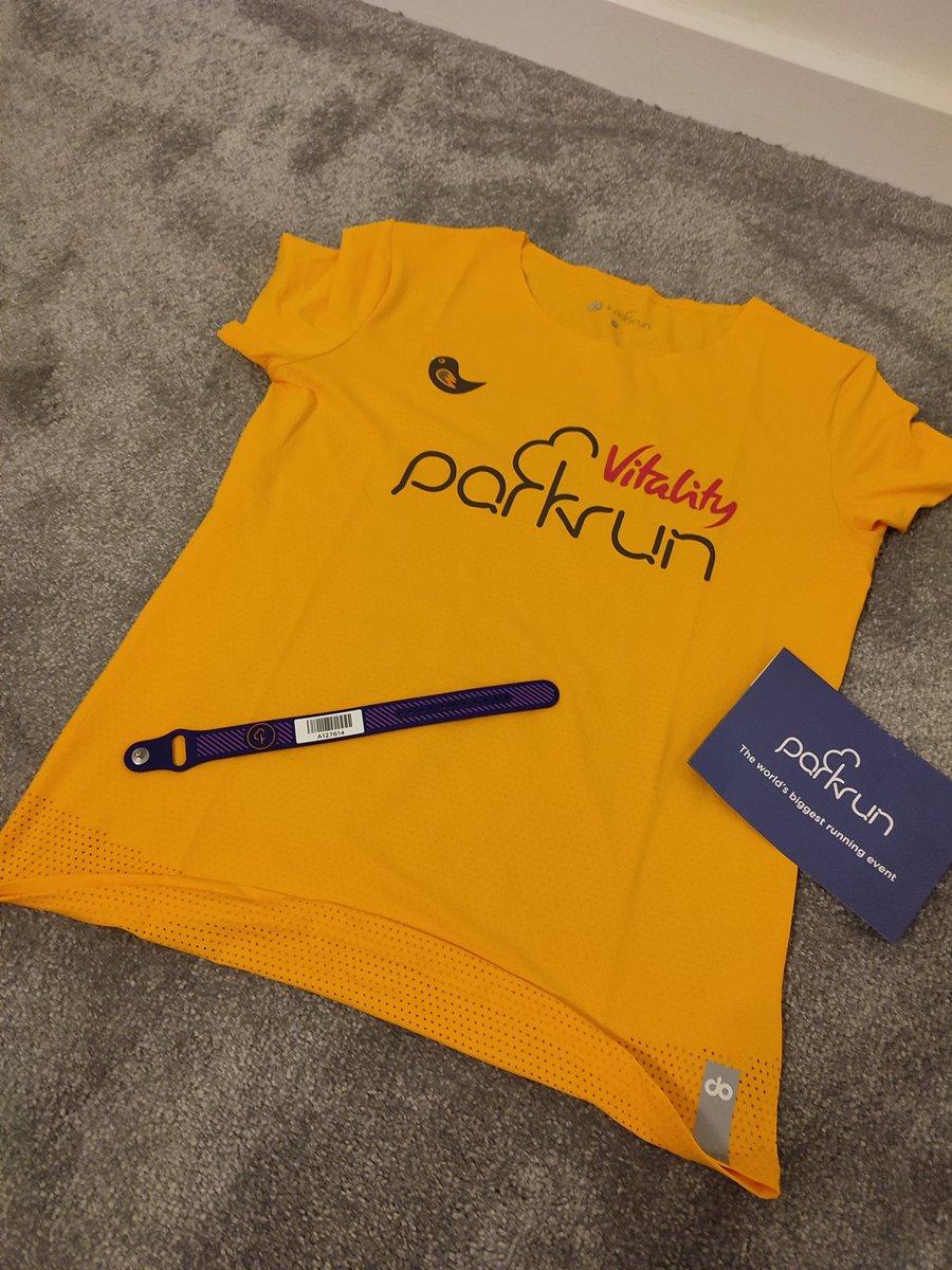 Dianna_Mannhart's tweet photo. Made up with my new parkrun merch @bheadparkrun @BirkenheadPark1 @parkrunUK #parkrun #apricot @Vitality_UK #vitality #bfyb #wristband #barcode https://t.co/5i7NsMCpg2