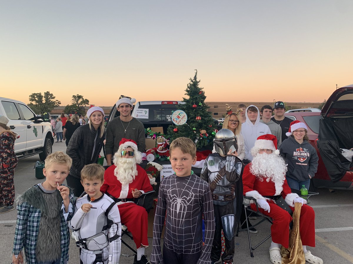 AzleFca's tweet photo. Trunk or Treat. Merry Christmas. @azleisd https://t.co/yOro8Vl5l6
