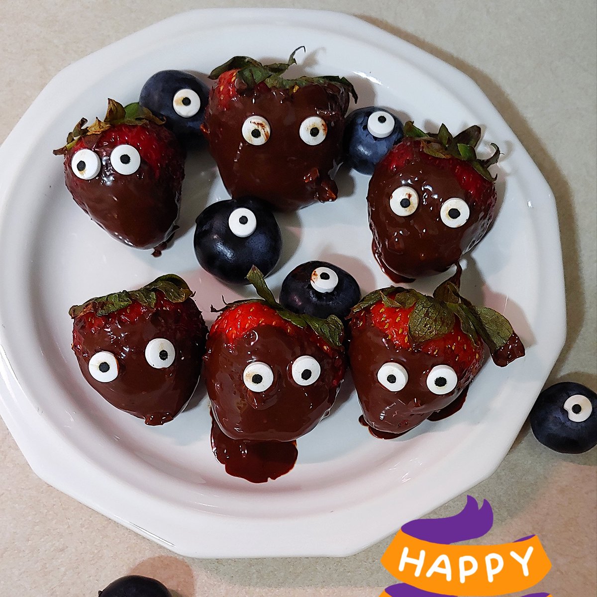 CookingMagical's tweet photo. Last Minute DIY Halloween treats: https://t.co/DO5CTVjy7R
#halloween2021 , #halloweenrecipe, #halloweenfood , #halloweentreats , #Halloween , #RecipeOfTheDay , #recipes , #youtuberecipe, #treats , #foodblogger https://t.co/Lvox0orgwP