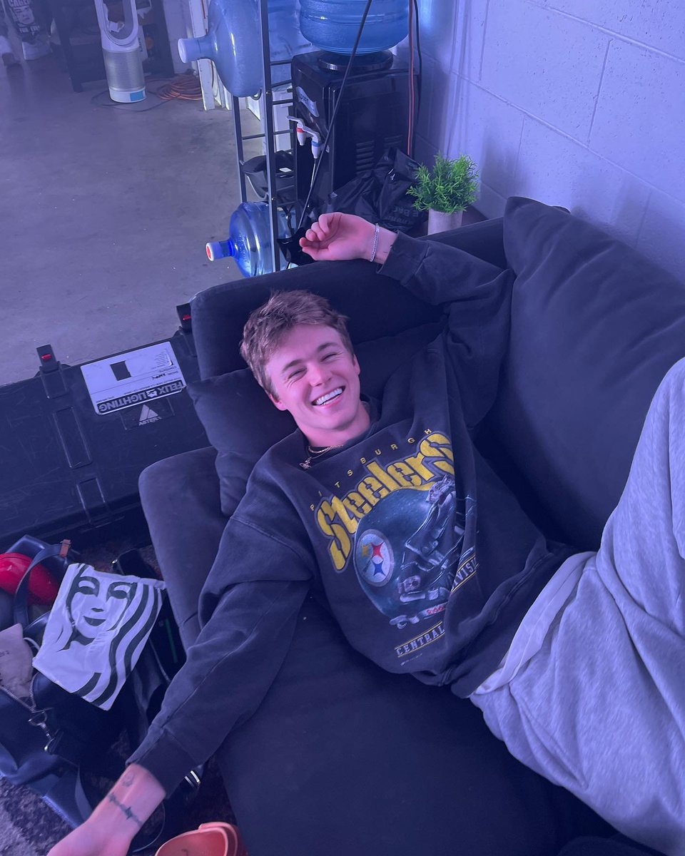 ell4fvs's tweet photo. hey hey Nick, well... i don't even know where to start, cuz ur my entire life, u help me everytime, every hour... i just want that u know  how special and incredible u are.
i love you forever, Nick. forever &amp; ever, my fav boy. 🤍
#BrazilLovesNick @nicksimpsquad @nickkaustin 🤍 https://t.co/jHtKKiAzzz