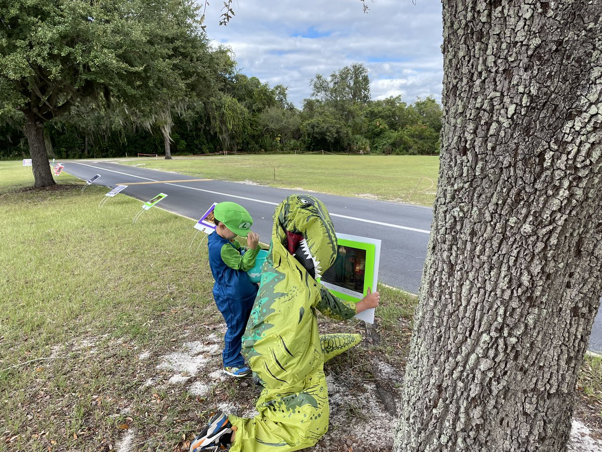 MrsTDoering's tweet photo. Had fun at our Trunk or Treat event today! Had an I-spy Spooky Night Storywalk and trunk to match! #OCPSreads #ARSreads https://t.co/xWpb8GeOWm