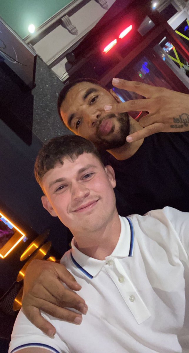 Queens head tweet media