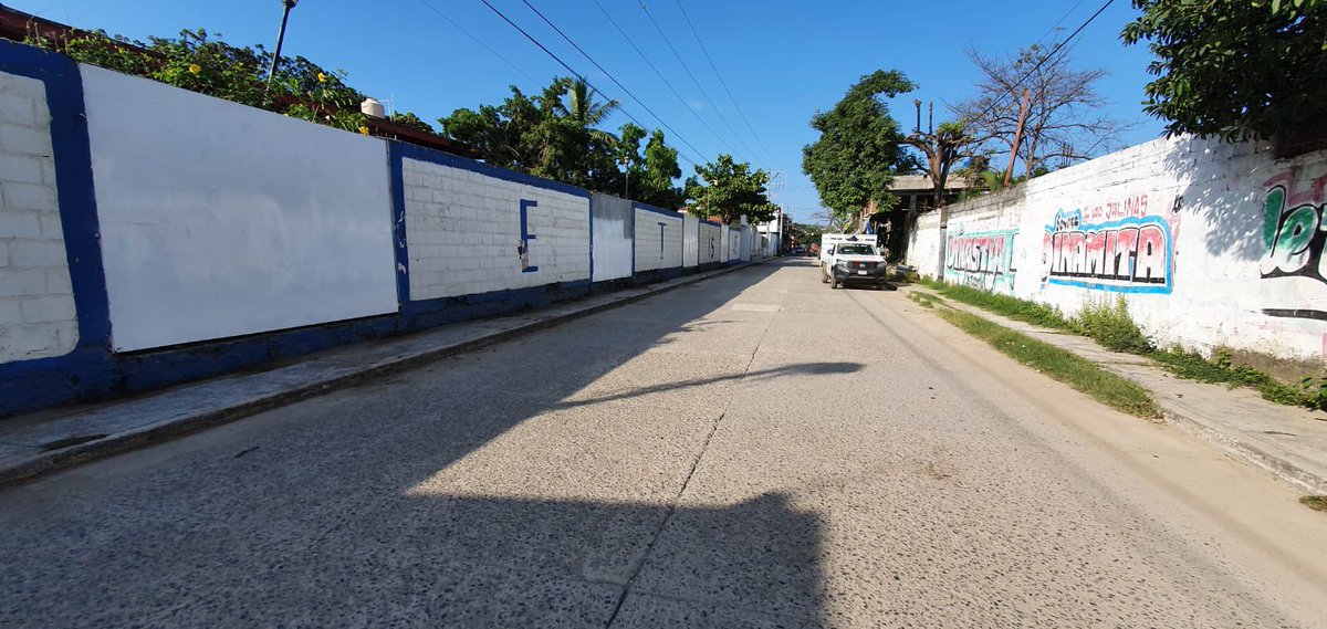 LFSalasR's tweet photo. Hoy el #EquipoCAPAZ retiramos los últimos residuos de árboles, material de arrastre y basura de la avenida principal que conecta la colonia El Embalse y la 12 de Marzo.
#AvanzamosJuntos https://t.co/n0nB4g0gLX