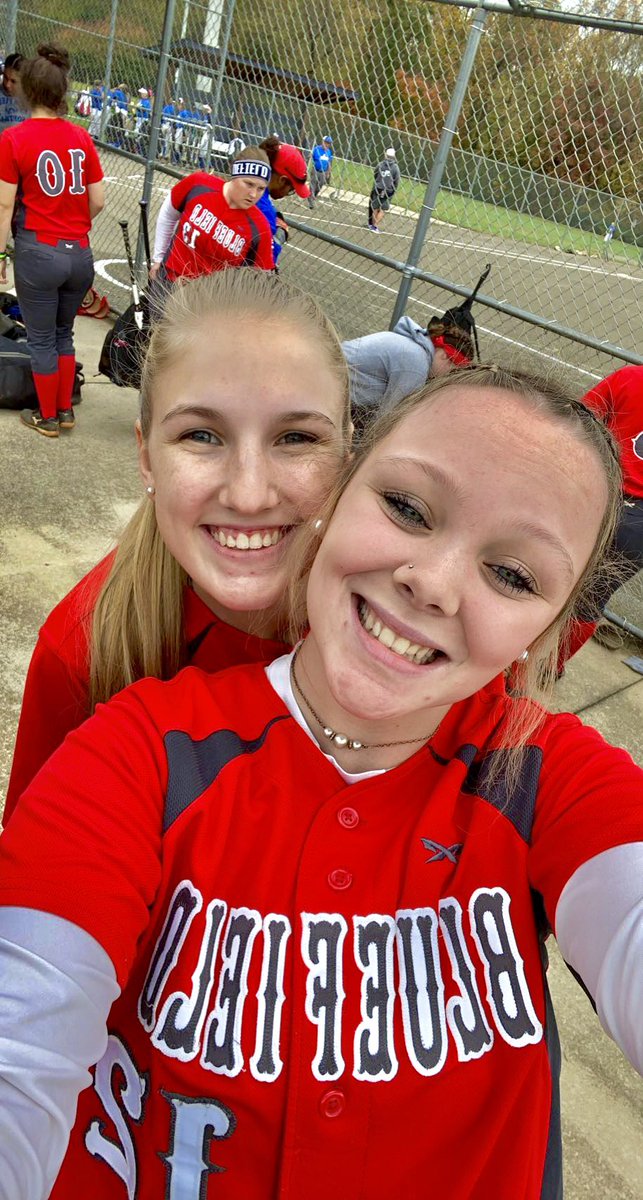 laciwilliams21's tweet photo. everyone’s favorite package deal🤍❤️@halliencox22 https://t.co/oqh5JnBIGS