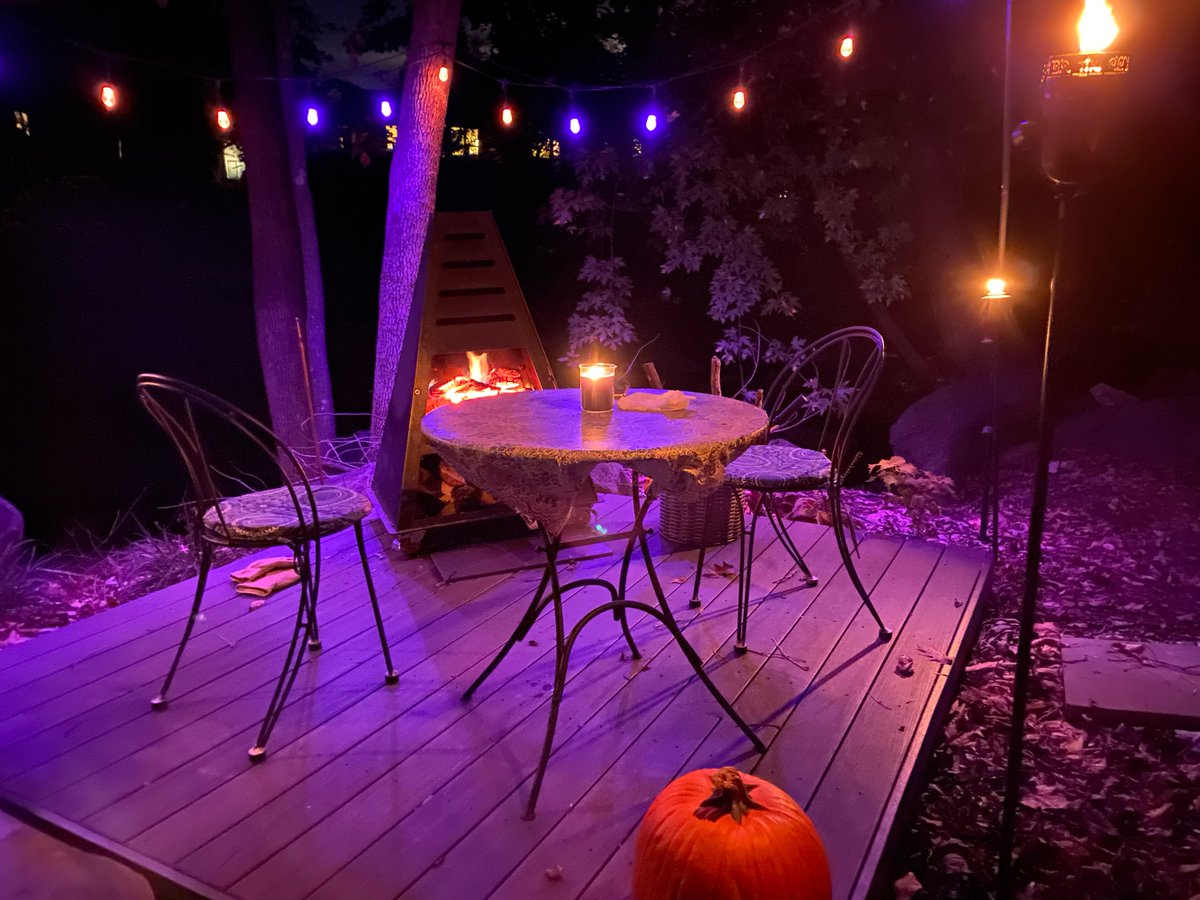 HonestHypocrite's tweet photo. The #bistro is #spooky tonight! #shellpotcreek https://t.co/JbVV5n6bsJ