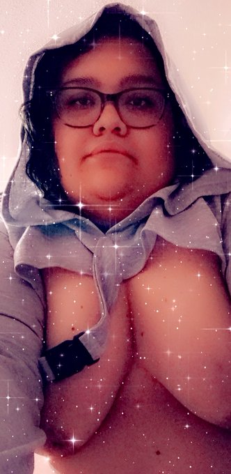 1 pic. When you have a love hate relationship with your milkers 💚 #nsfwtwt #nsfwsnapchat #breasts #plussize