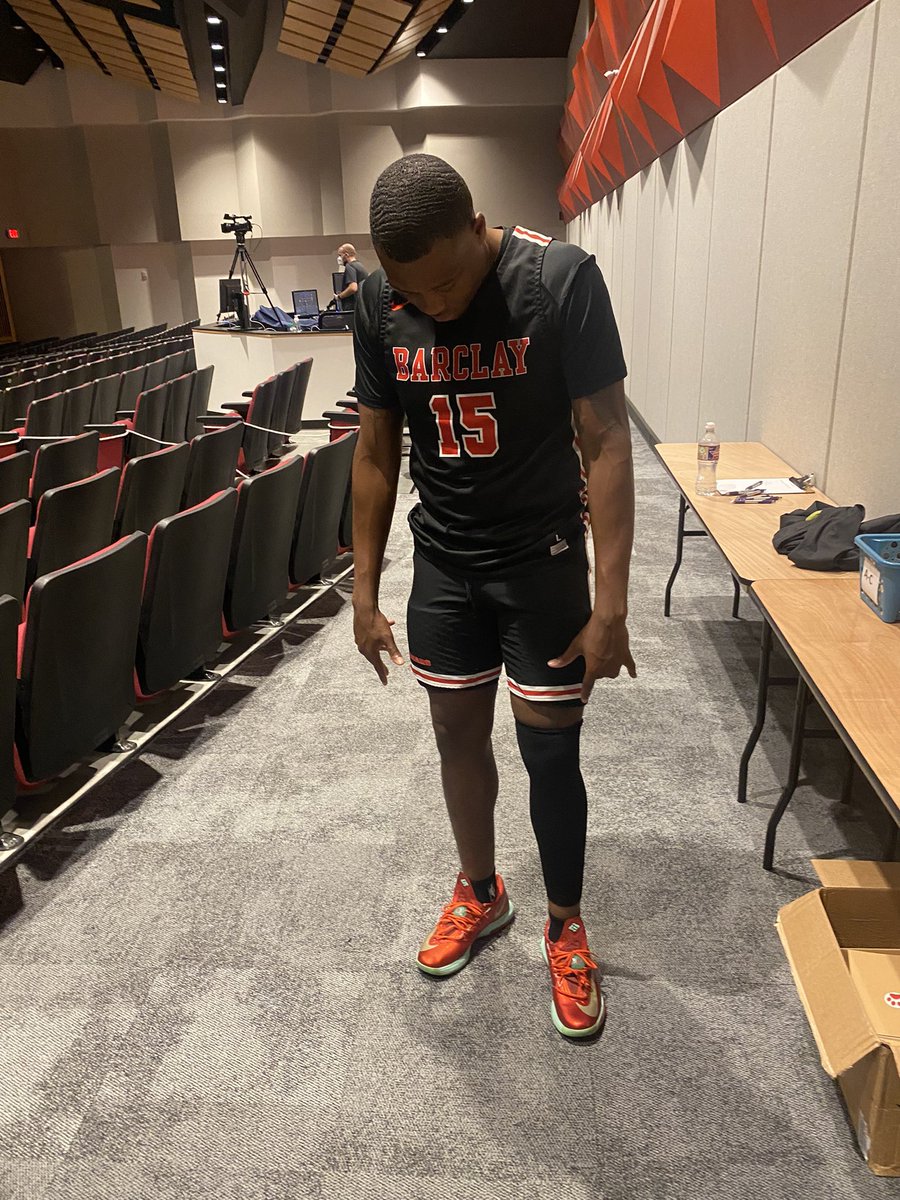 Year 3 it’s up 🤞🏾🤝 🏀