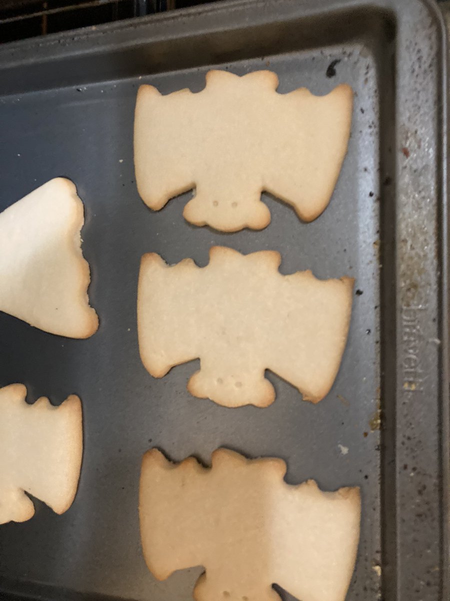 peca33's tweet image. Cause I married an amazing cook I tried it for myself for a party Karl Smith and I are going to. Special thanks to Fred Meyer for all the supplies I needed 🙂 happy Halloween