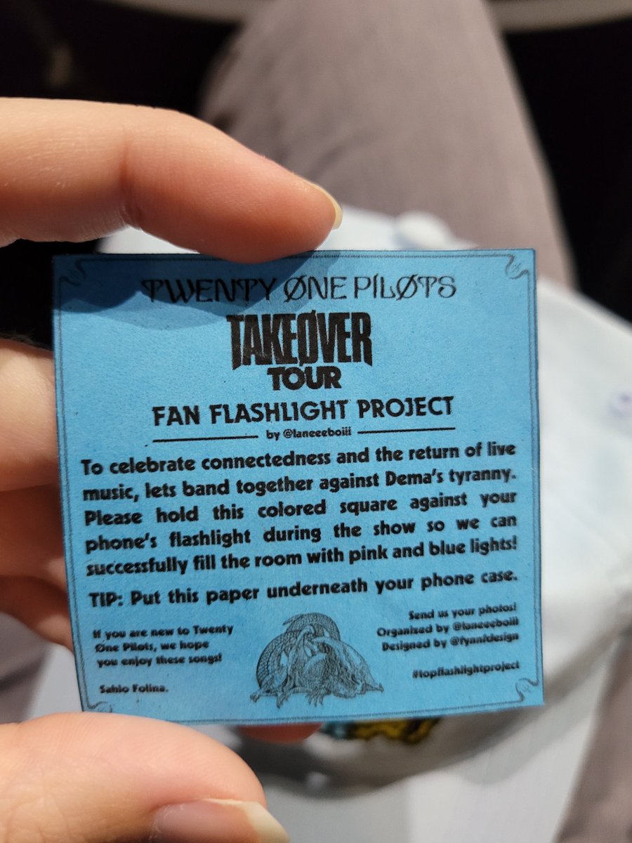 FakeYouOwlt's tweet photo. I'm too far away for like good quality pics till the boys are on the screens but I found this #topflashlightproject @laneeeboiii @fynnfdesign https://t.co/xWOSCt5jyr