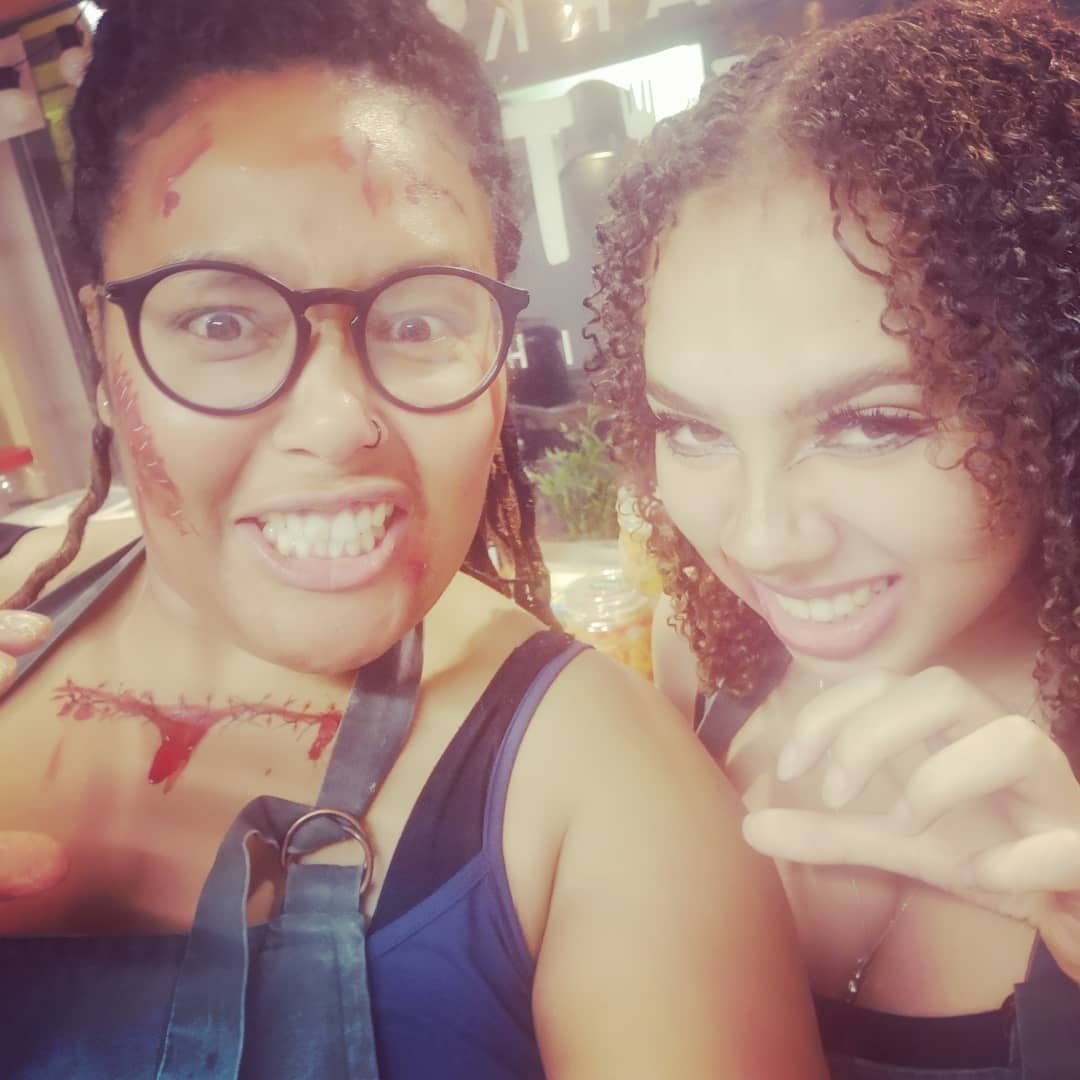 ParkStreetKitc1's tweet image. End of the night shinanigans...
I LOVE my team 👊🏽👍🏽😍
Happy Halloween Yall 🎃👻🦇

#pstreetkitchen #nightmarket