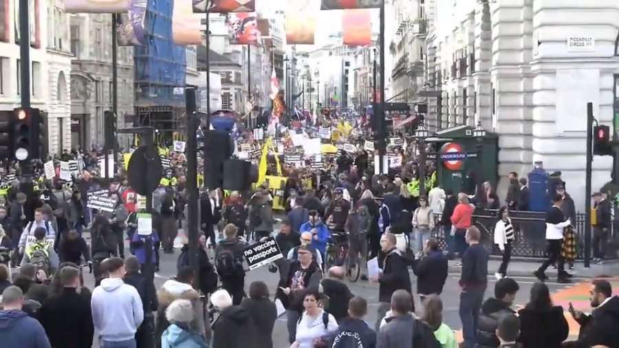 BaconSteveNZ's tweet photo. Protests against COV Passports and all forms of COV tyranny all over the world this weekend - Here's just a few - Auckland, London, Melbourne &amp; Rome https://t.co/oPQOZQD1Ab