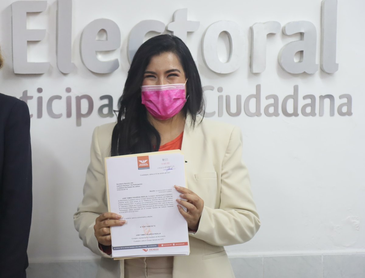 Estoy muy contenta, el día hoy presentamos ante la presidenta del <a href="/iepcjalisco/">IEPC Jalisco</a> Paula Ramírez la solicitud de registro de nuestra candidatura para la elección extraordinaria de San Pedro Tlaquepaque; por Movimiento Ciudadano. (1/2)