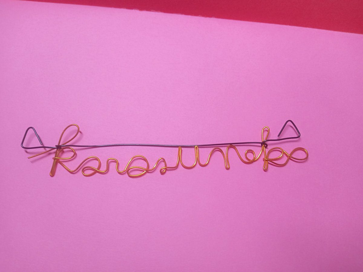 random_haishin's tweet image. karasunekoさん(@karasuneko_96)
配信許可をいただき制作配信をさせていただきました。
猫の耳を付けたくてしょうがない私がつけちゃいました。😁
黄色nameの黒耳で作成したのですがいかがでしょうか？
#WIREname