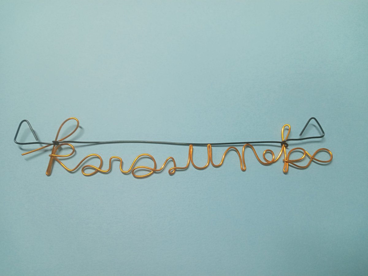 random_haishin's tweet image. karasunekoさん(@karasuneko_96)
配信許可をいただき制作配信をさせていただきました。
猫の耳を付けたくてしょうがない私がつけちゃいました。😁
黄色nameの黒耳で作成したのですがいかがでしょうか？
#WIREname