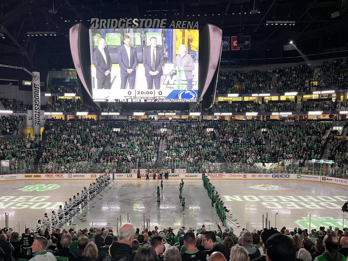 eam0906's tweet photo. @Buccigross Sea of Green in Nashville tonight!  Sold out Bridgestone Arena for college hockey! https://t.co/RhA7i5Ifp6