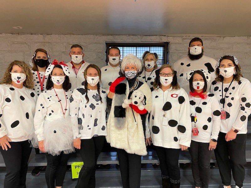 Logan_Hicks14's tweet photo. Happy Halloween from this wonderful team of teachers that I am blessed to work with every day. This is a group that puts kids first and I am proud to call them coworkers and friends! https://t.co/01Rt3YP6Bj