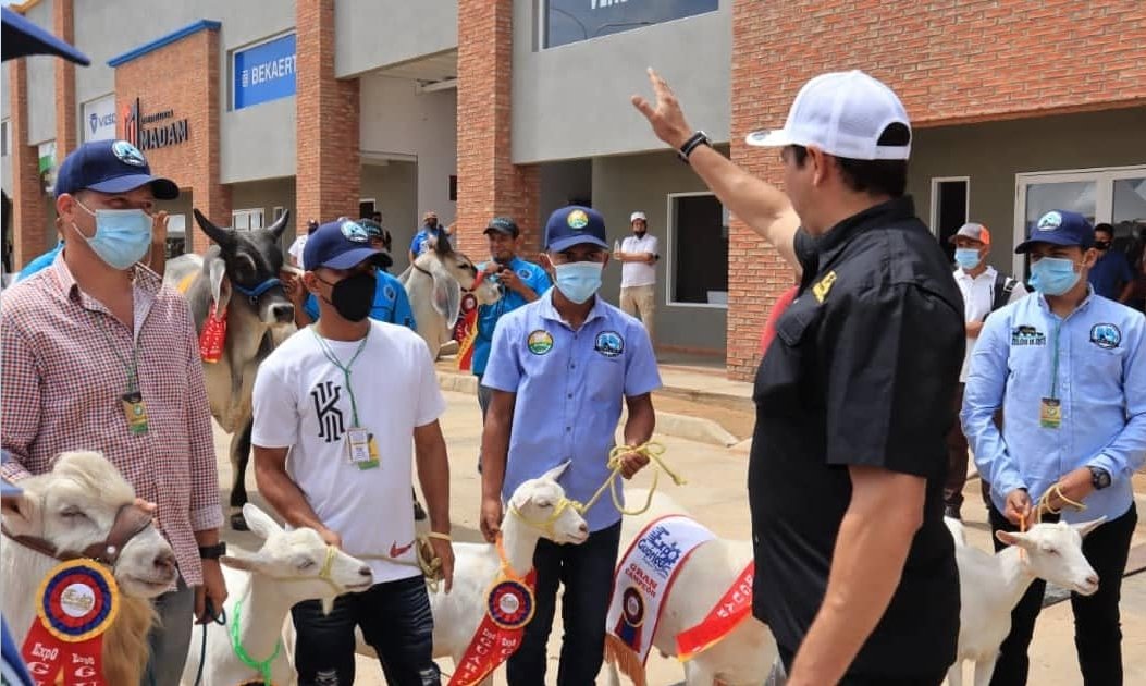 josemvasquez's tweet photo. Desde Valle de la Pascua, en el marco de la Expo Guárico 2021, realizamos el programa "En Directo con el Gobernador", 

Compartimos con los expositores y con el equipo de emprendedores que han hecho de este evento una vitrina productiva del Guárico para Venezuela.

#ExpoGuárico https://t.co/CVnHjvJXCS