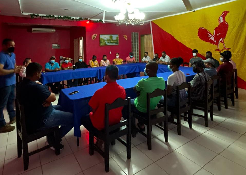 molirenaoficial's tweet photo. Conversatorio con líderes y dirigentes del circuito 5-2 #meteti escuchando a nuestras bases y fortaleciendo nuestra estructura en la Provincia de Darién @alemanpancho #soymolirena https://t.co/ppIq1VaAYe
