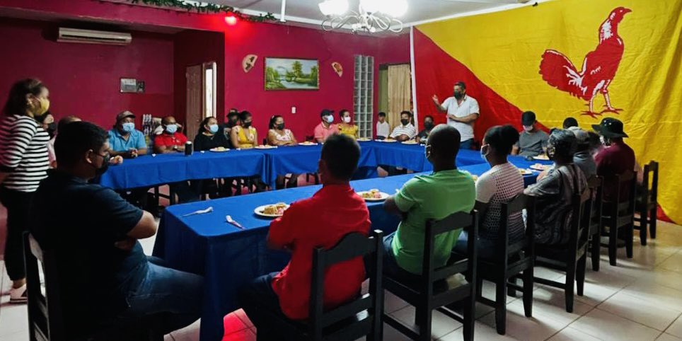 molirenaoficial's tweet photo. Conversatorio con líderes y dirigentes del circuito 5-2 #meteti escuchando a nuestras bases y fortaleciendo nuestra estructura en la Provincia de Darién @alemanpancho #soymolirena https://t.co/ppIq1VaAYe