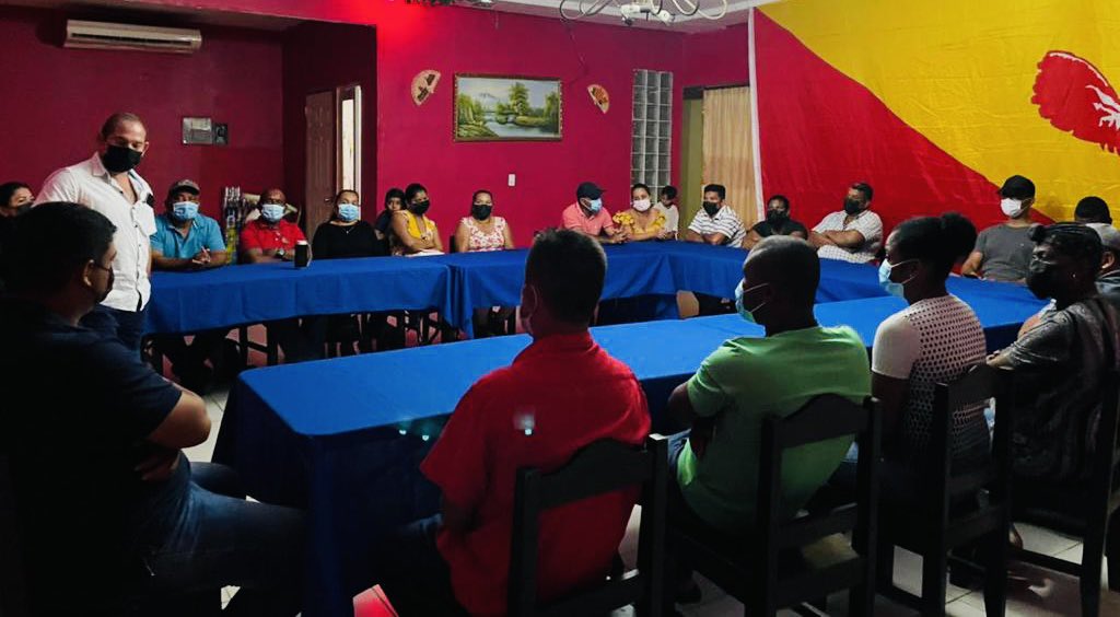 molirenaoficial's tweet photo. Conversatorio con líderes y dirigentes del circuito 5-2 #meteti escuchando a nuestras bases y fortaleciendo nuestra estructura en la Provincia de Darién @alemanpancho #soymolirena https://t.co/ppIq1VaAYe