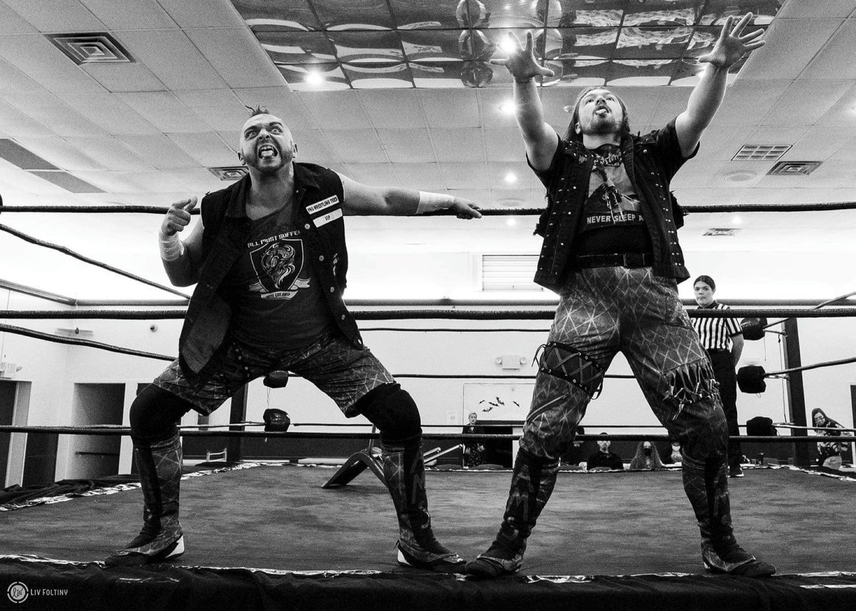 IHateSteveOff's tweet photo. Two fine, upstanding, handsome, classy dudes. #AMS #KingsOfTheKill #DealersOfDeath #AllMustSuffer #FeedTheHate #BiteTheBullet #ItsKillingTime #NoOneGetsOutAlive #AlwaysLayingPipe #Shotgun #TheRevolver 📷: Liv Foltiny https://t.co/6dyx6wgj40