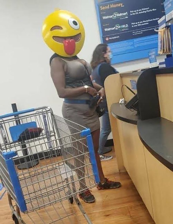 TaurusMercurial's tweet photo. My outfit for halloween #imitandoemoji 😜 https://t.co/Jo3hF4tQCz
