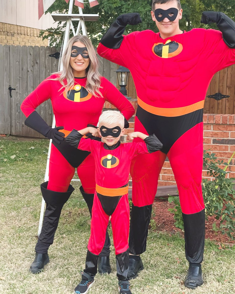 ChelseyPreston_'s tweet photo. Happy (early) Halloween 🖤❤️ https://t.co/36KTOBsUBb