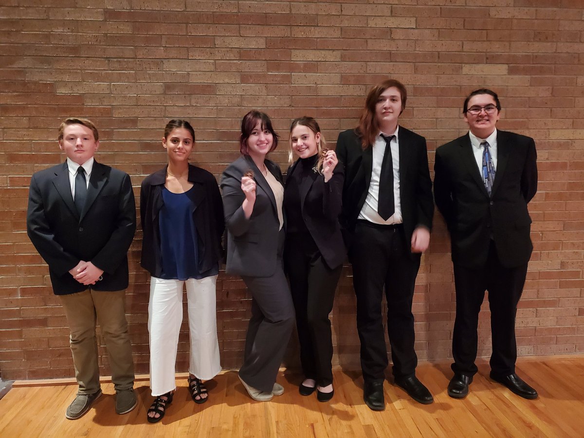 HHS_Debate_4N6's tweet photo. We spent the day competing in McPherson! Congratulations to Olivia Rizza and Hannah Detweiler on finishing 3rd today in the Open/KDC division! #440Proud https://t.co/bhwpetAWff