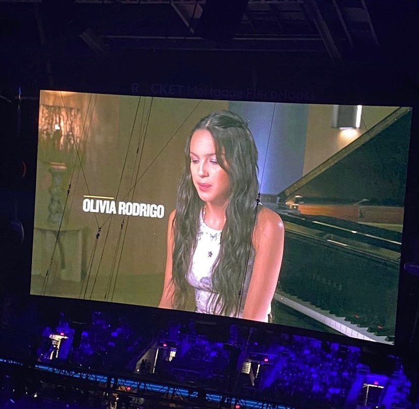 📸 | Olivia sent a video message to tonight’s Rock and Roll Hall of Fame induction ceremony for Carole King!