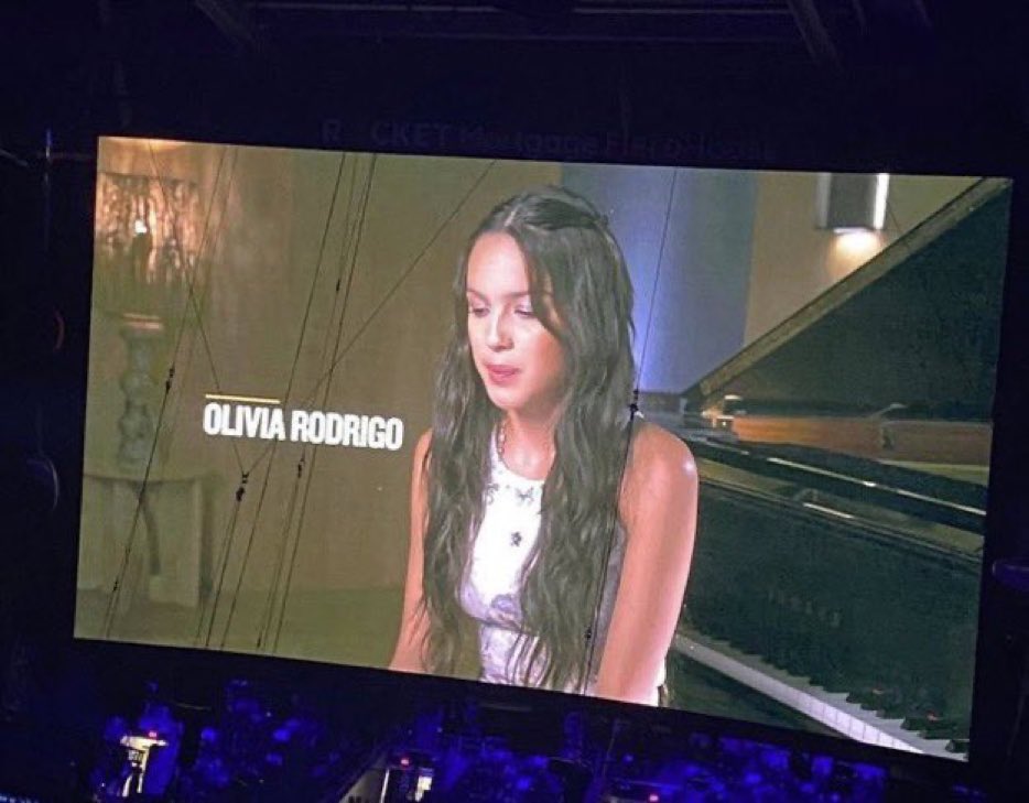 they asked olivia rodrigo to sent a video for tonight’s rock and roll hall of fame induction ceremony for carole king! and she’s only in her DEBUT era!