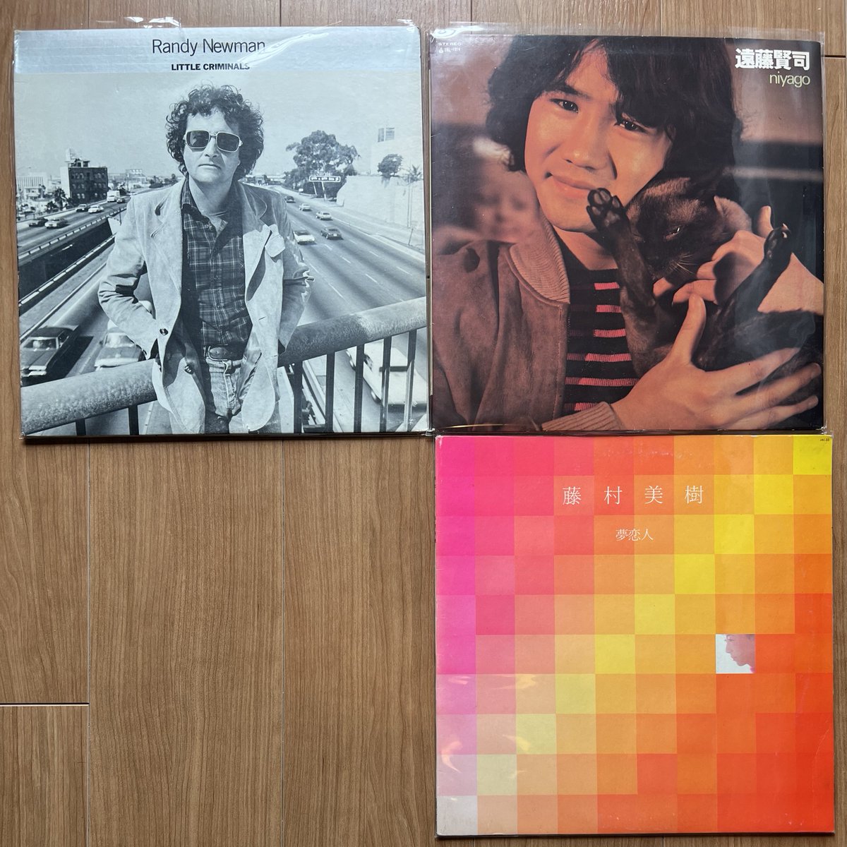 vfgbhbvj's tweet photo. 壁のレコードは、Talking Heads「Remain in light」に。

CHICの1st、The Who「Live at leeds」UKオリジナル、aztec cameraの1st国内盤、モンスターズインクやトイストーリーのRandy Newman、遠藤賢司の1st、元ピンクレディーの藤村美樹は細野さんやユキヒロさんなんかが作ってる

#flashdiscranch https://t.co/LX1tLPP7N3