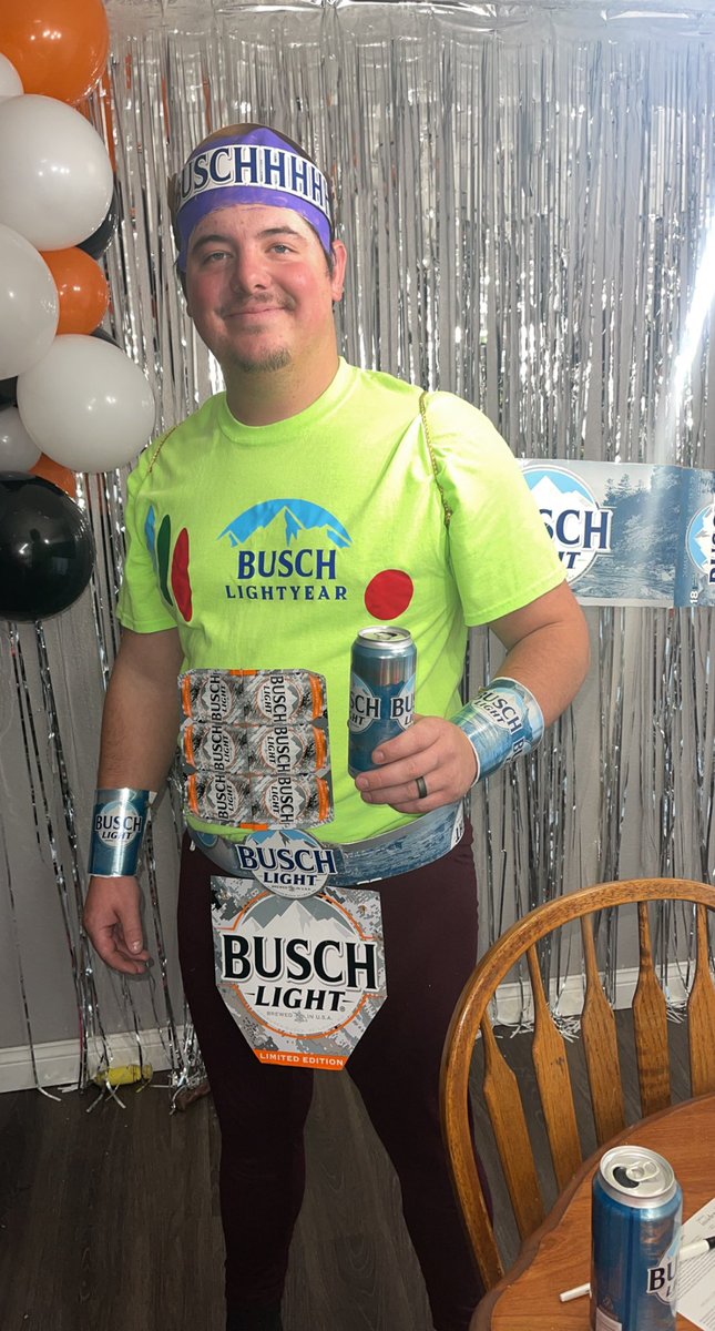 jess_rice22's tweet photo. @BuschBeer Happy Halloween #LegendsOfTomorrow #halloween2021 #buschlight #buschlightyear https://t.co/XHg0Dry93r