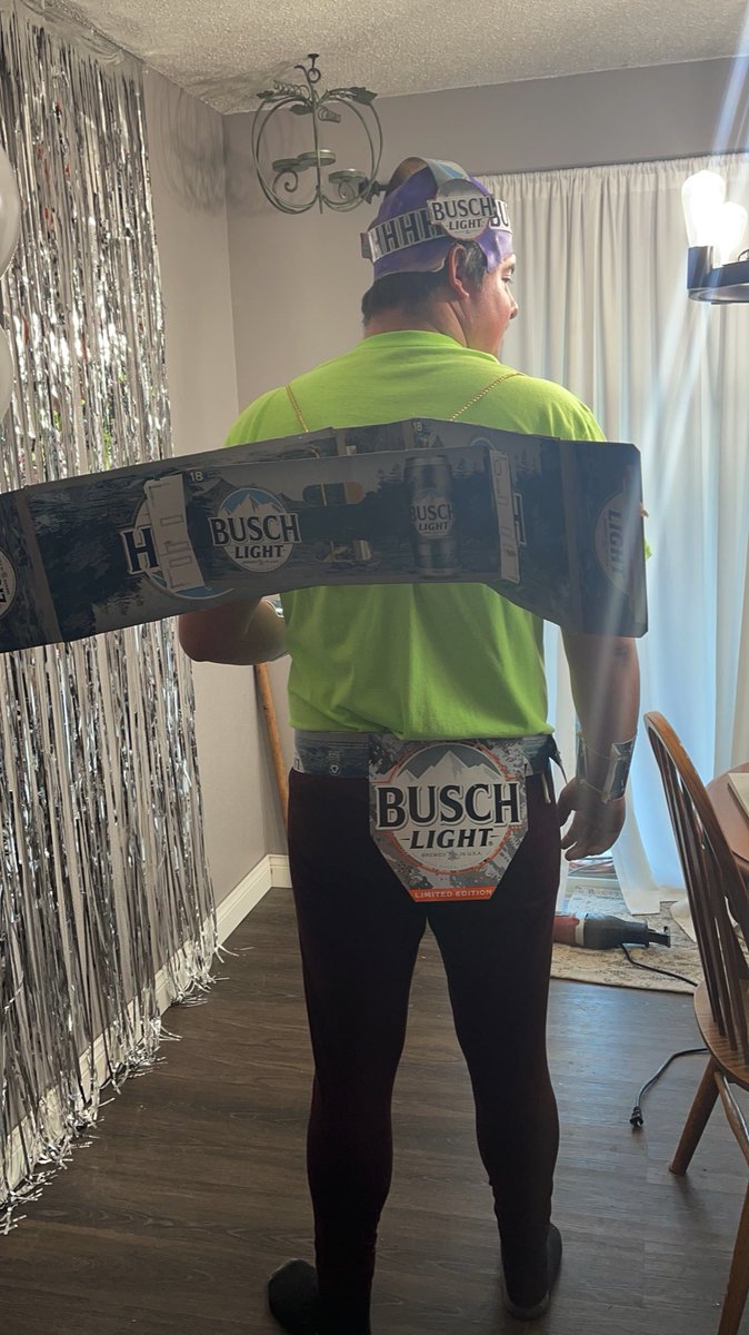jess_rice22's tweet photo. @BuschBeer Happy Halloween #LegendsOfTomorrow #halloween2021 #buschlight #buschlightyear https://t.co/XHg0Dry93r