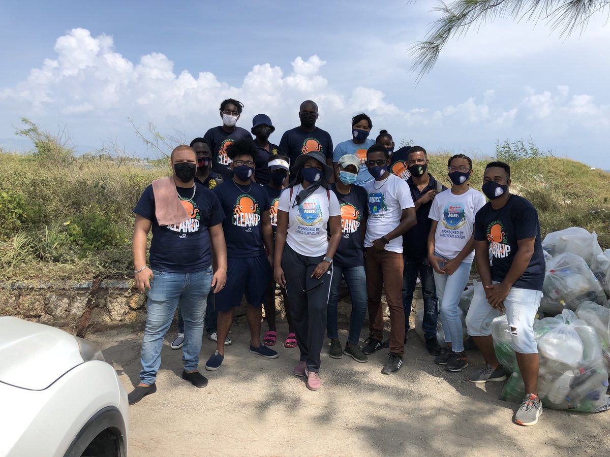 macc_agents's tweet image. Today we participated in the Jamaica Environment Trust (@jamentrust) International Coastal Cleanup 2021 at the Forum Beach 🏝 in Portmore with youth volunteers from @MiddlesexFound1  &amp;amp; @GSDNofficial   #beachcleanupjamaica #ClimateEmergency #EnvironmentJustice