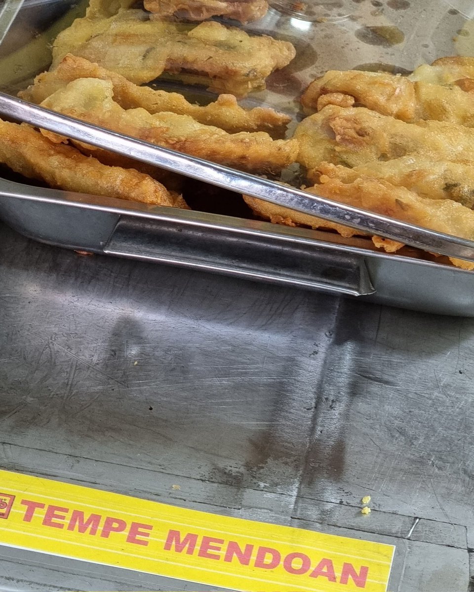 Tempe Mendoan : Temen udah sampai Pelaminan, Apa daya baru bisa Mendoakan