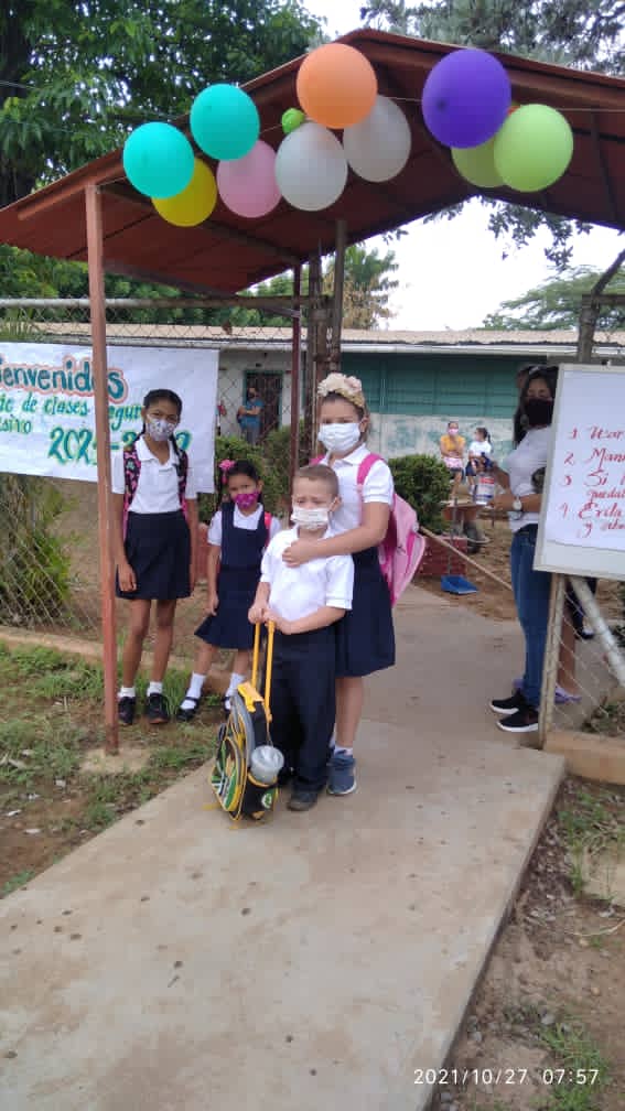 Nuestros niños y niñas de la patria dicen Presente. <a href="/NicolasMaduro/">Nicolás Maduro</a> <a href="/RosangelaOrozco/">Rosangela Orozco</a> <a href="/gtorodelara/">Gisela Toro Hernández</a> <a href="/dgei_mppe/">Dirección General Educación Intercultural MPPE.</a> <a href="/formacultura_ve/">Dir Gral De Formación del MPPC</a> <a href="/EgleidaLara/">Egleida lara</a> NER 122 Dabajuro.