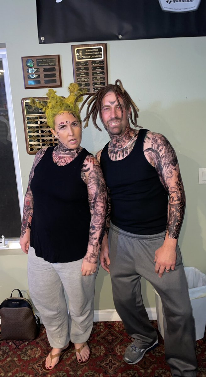 jrtorig5's tweet photo. Sister and Bro-in-law Tryna make it 😂 #winning #halloween2021  #ISLANDBOYS https://t.co/fWrsPDZ5rO