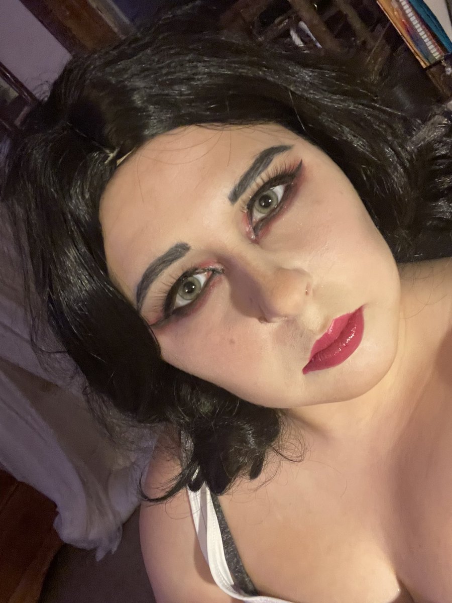 TheLittleRedPig's tweet photo. Okay I tried to fix the blobs of red around my eye. Does this look better? Hat off in second pic just to see eye makeup @mikenactor @Angelpri8987 #ResidentEvilVillage #LadyDimitrescu #makeuphelp https://t.co/2EBVnXFNWw