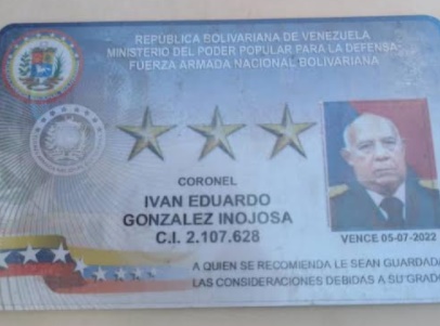 ProtestaMilitar's tweet photo. ALÓ: @KarimKhanQC #NicolasMaduro ha dejado MORIR #Ciudadanos #3raEdad en COLAS por #Alimentos #Gas #Efectivo #Medicinas #Asistencia #MilitaresRetirados @ElPitazoTV Muere #Coronel en #Higuerote mientras hacía cola para echar #Gasolina  #Venezuela #19Nov2020 https://t.co/LjTaOAS9Sh https://t.co/IDSc6M0CKE