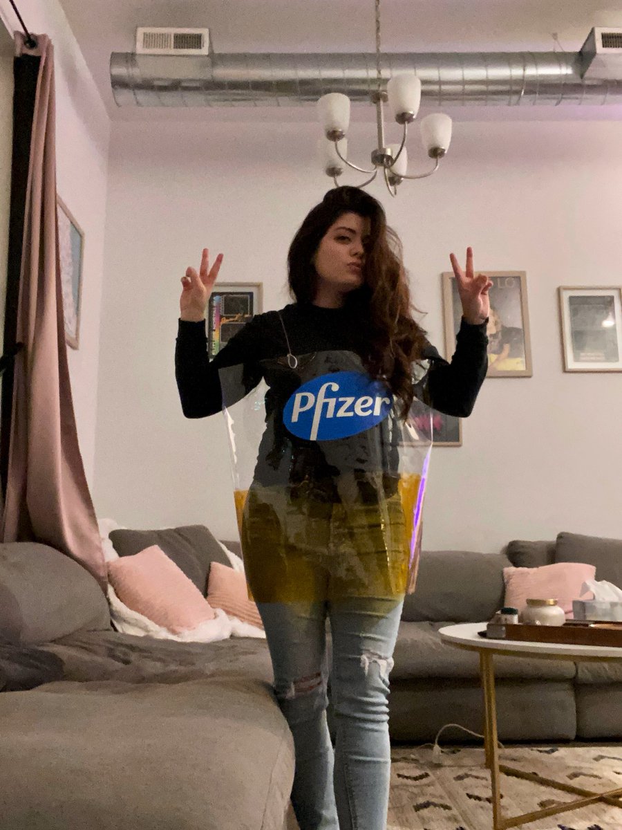 sassysapphic's tweet photo. a pfizer shot plz, and make it a triple 💋💉#boosterbabe https://t.co/kXup6tpOyF